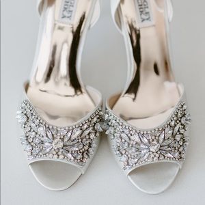 Badgley Mischka 8.5 jeweled Ivory wedding shoes